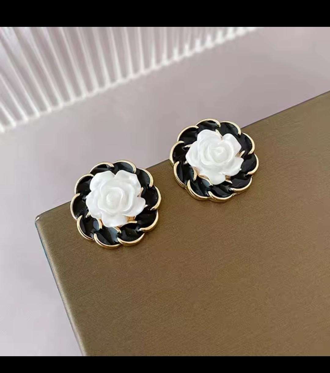 Good Quality Beautiful Earrings Pair (BLACK FLOWER STYLE) - Image 5