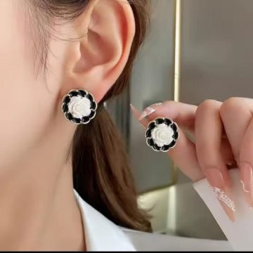Good Quality Beautiful Earrings Pair (BLACK FLOWER STYLE)