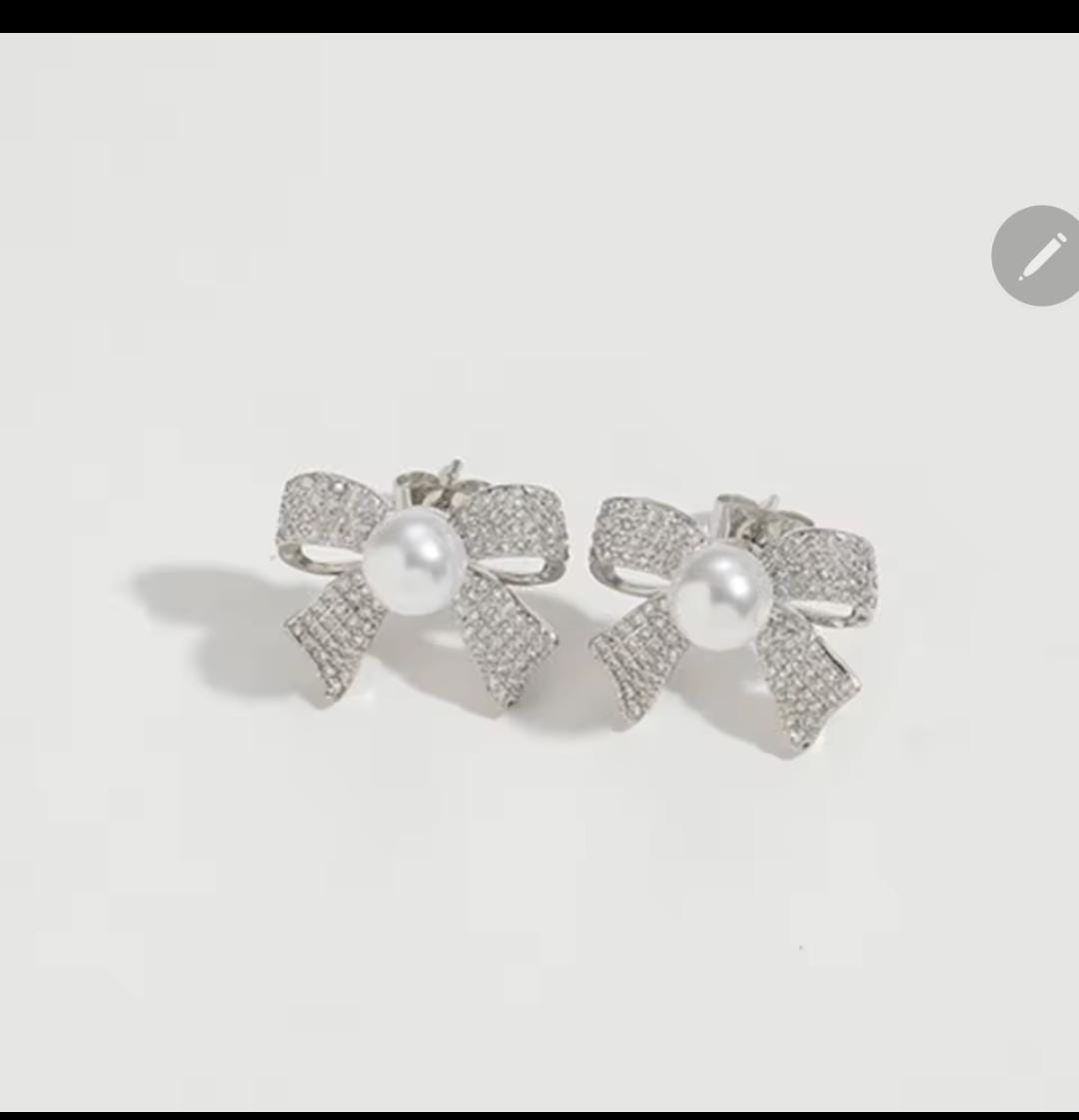 Good Quality Beautiful Earrings Pair (BOW STYLE) - Image 6