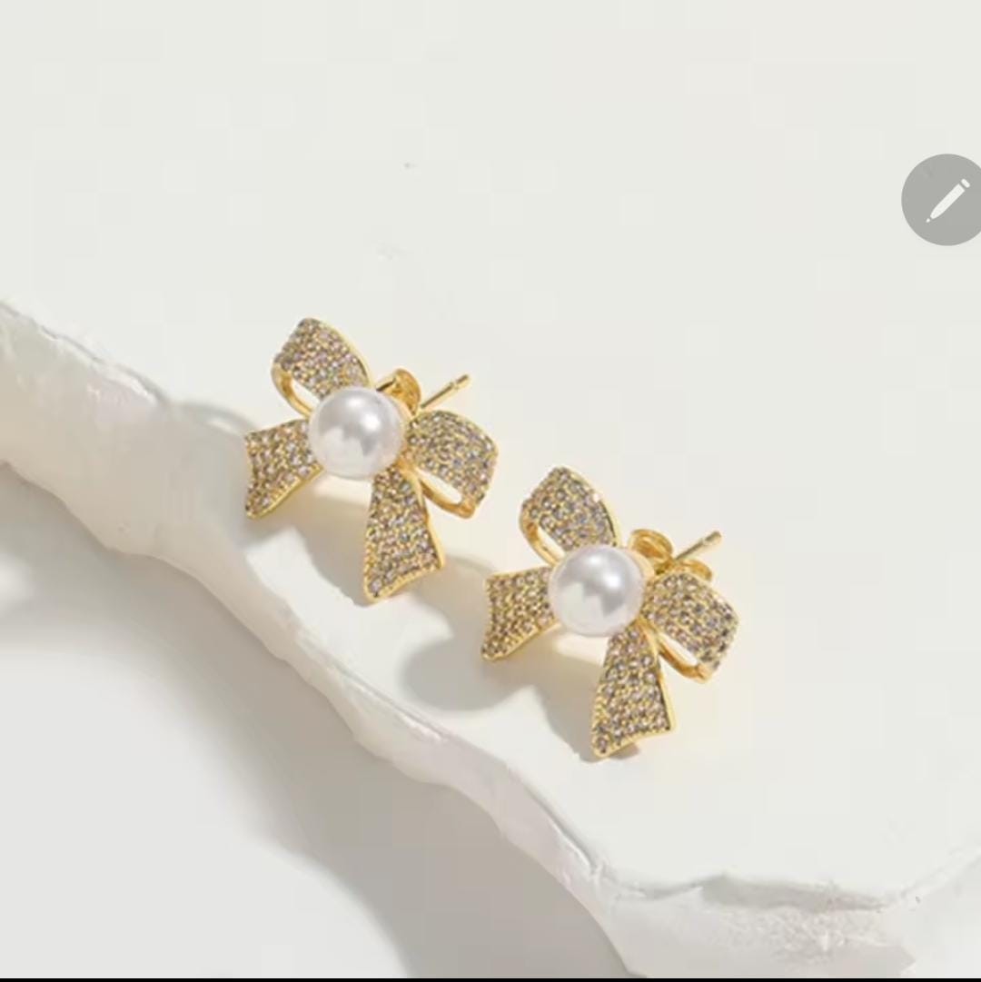 Good Quality Beautiful Earrings Pair (BOW STYLE) - Image 5