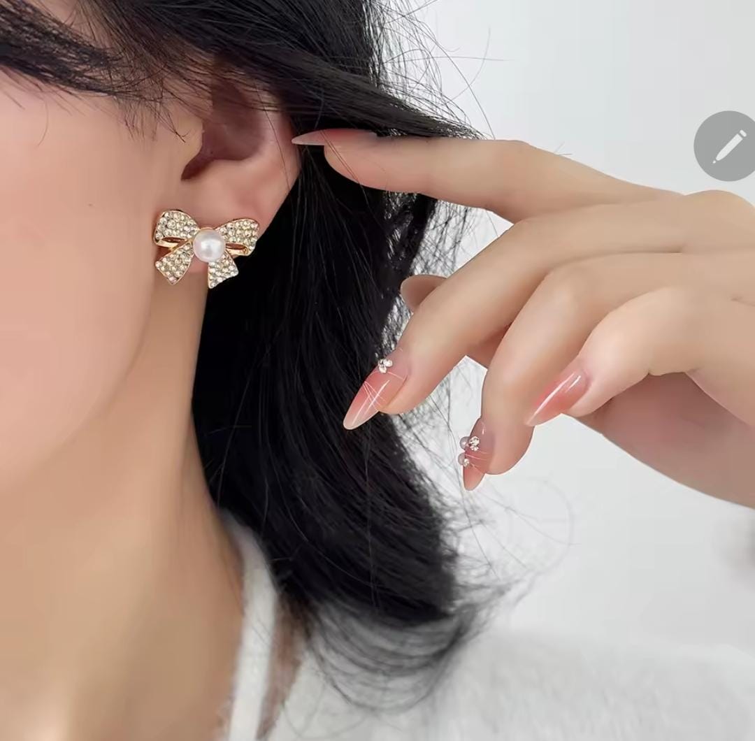 Good Quality Beautiful Earrings Pair (BOW STYLE) - Image 3