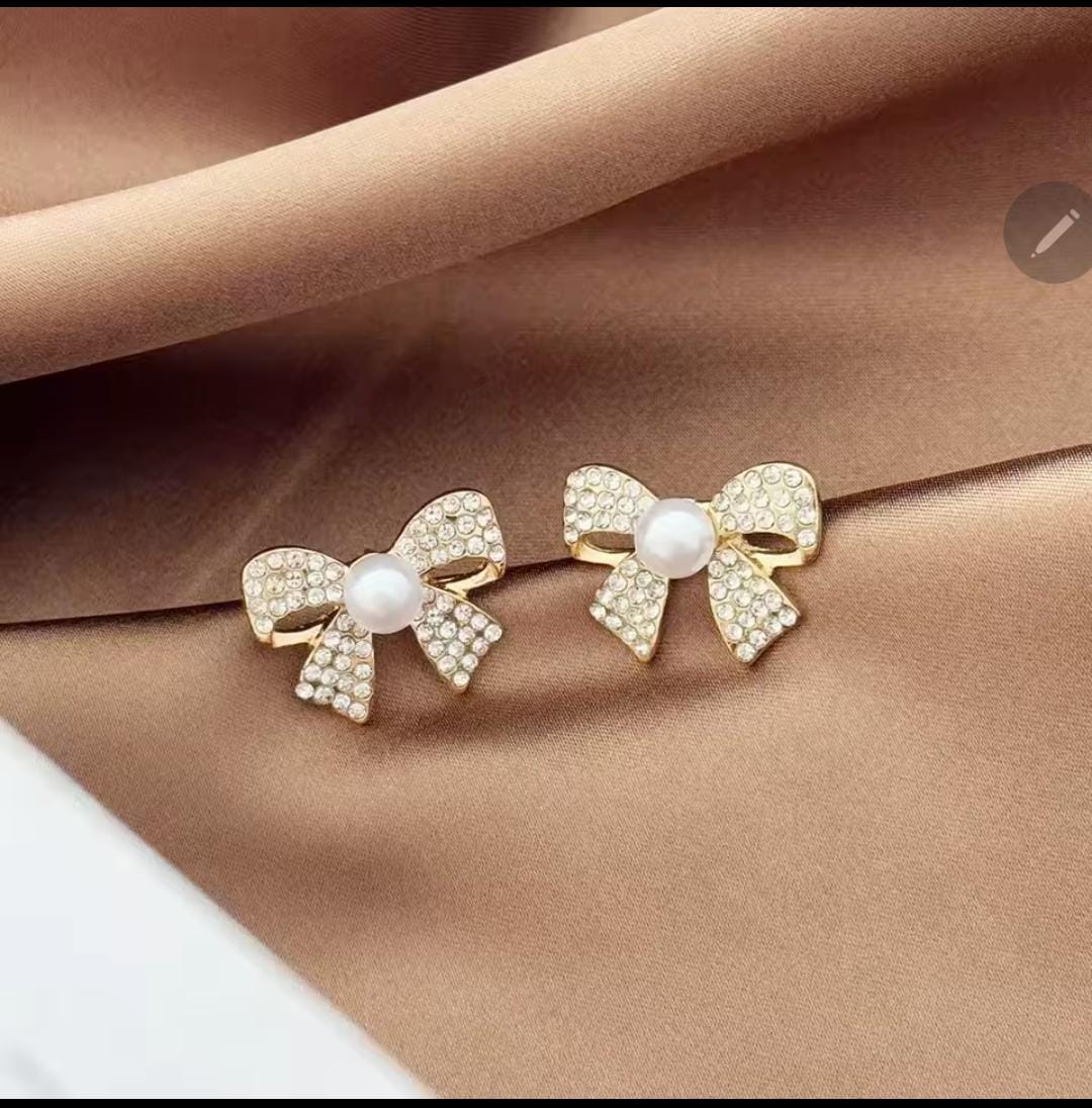 Good Quality Beautiful Earrings Pair (BOW STYLE)