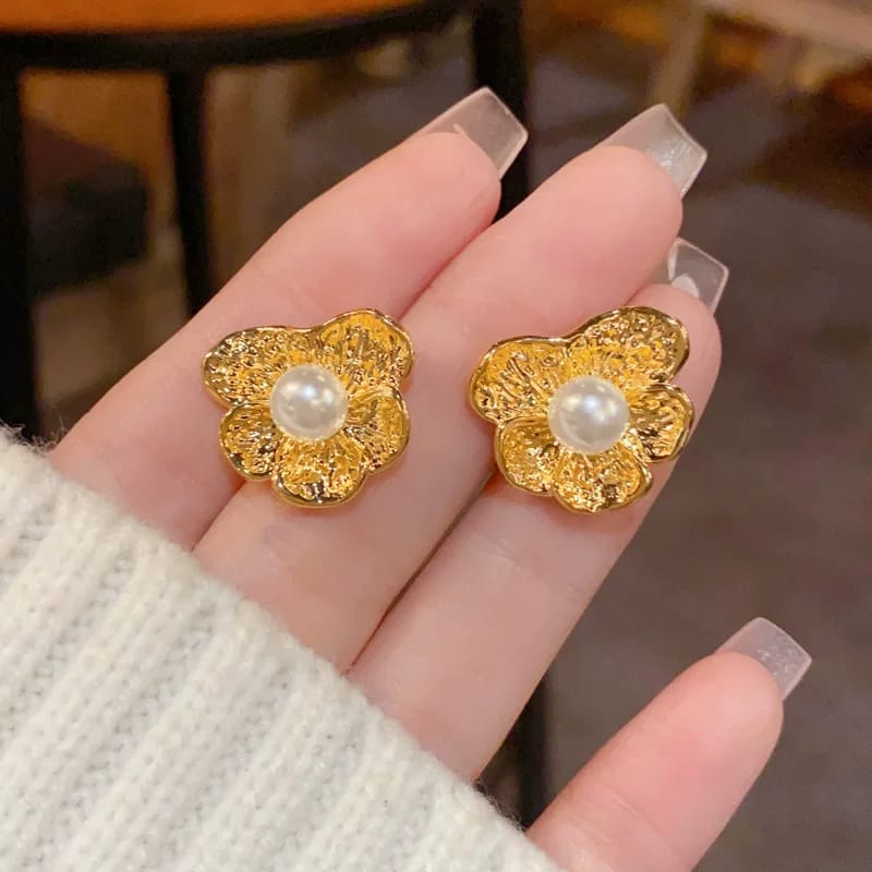 Good Quality Beautiful Earrings Pair - Image 4