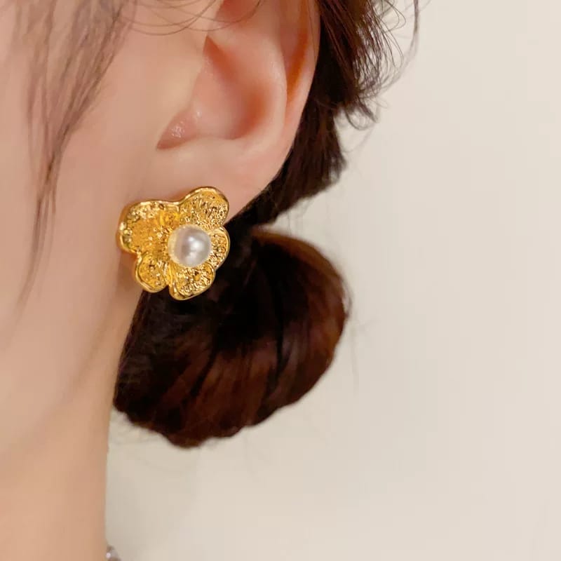 Good Quality Beautiful Earrings Pair - Image 2
