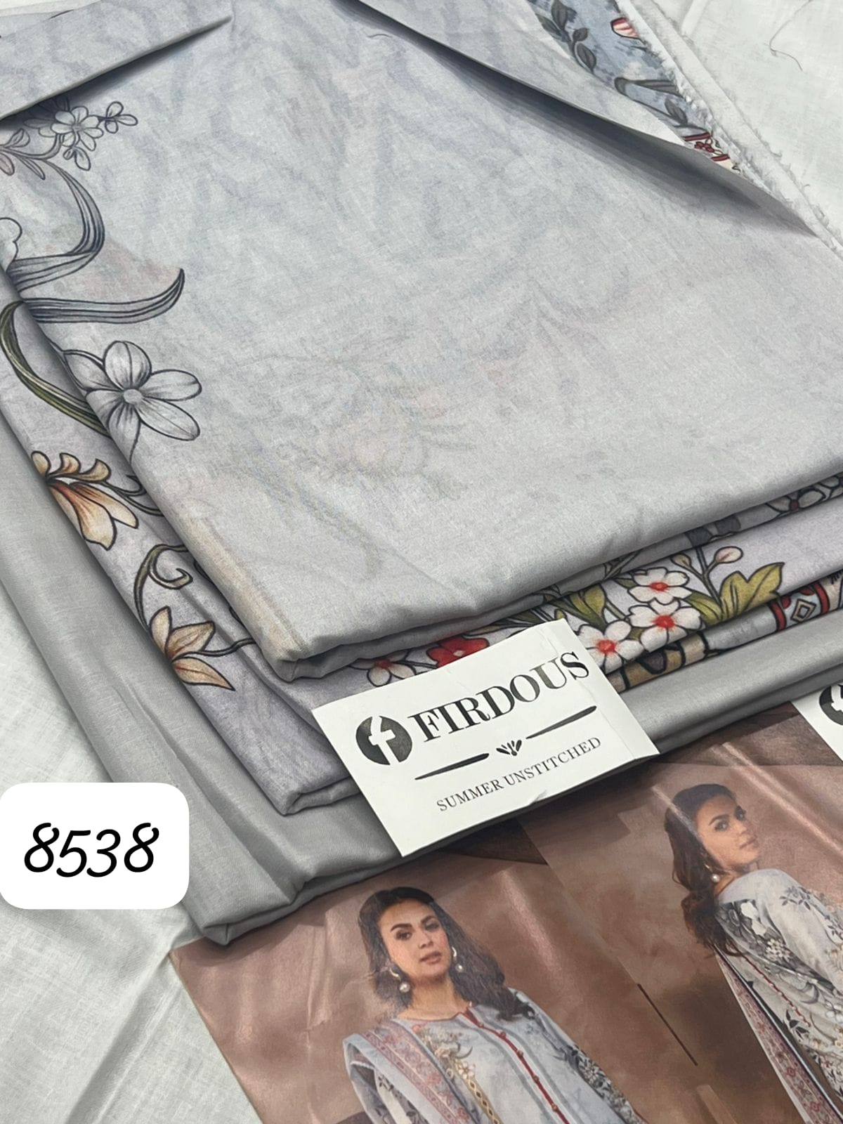 Digital printed 3 piece lawn - Image 8