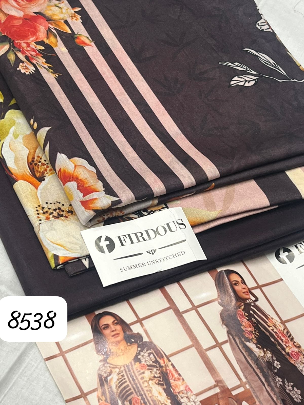Digital printed 3 piece lawn - Image 9