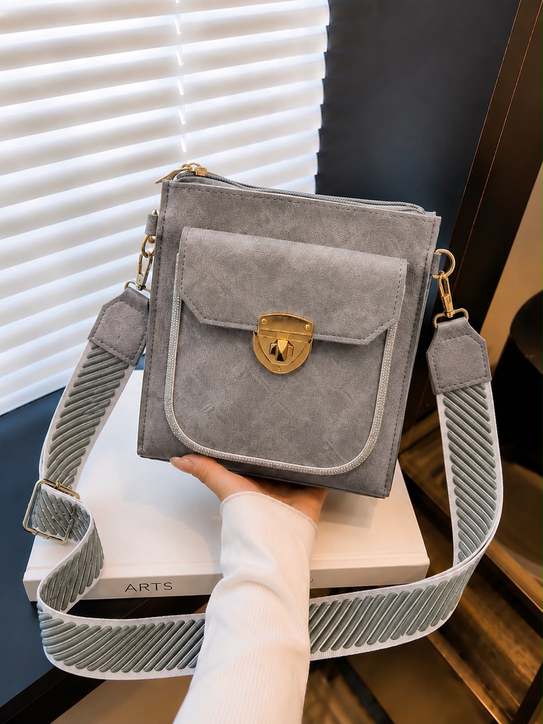 Bags & Handbags , Crossbody Bags - Image 9