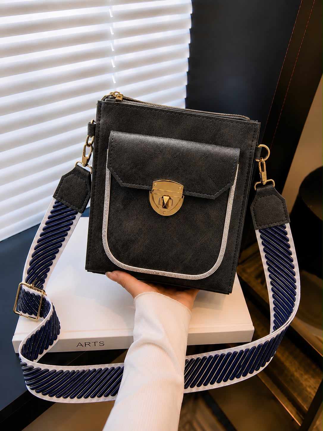 Bags & Handbags , Crossbody Bags - Image 6